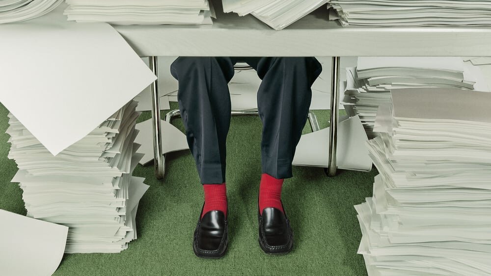 Freiheit auf dem Papier: Wenn immer mehr Vorschriften, Nachweise und Verfahren den Alltag bestimmen, wird aus unternehmerischer Entscheidung schnell ein Verwaltungsprojekt.