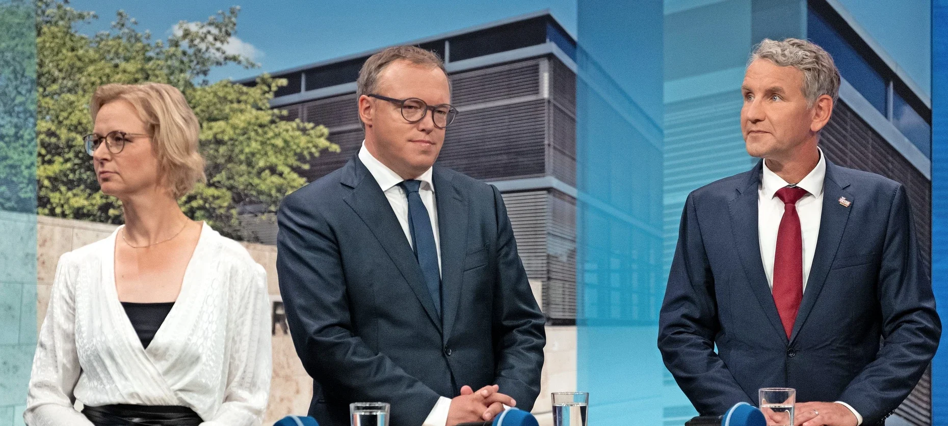 Von links: Katja Wolf (BSW), Mario Voigt (CDU) und Björn Höcke (AfD) bei einer TV-Debatte zur Thüringer Landtagswahl 2024. Das Wahlergebnis bildet den Hintergrund des heutigen Konflikts: AfD 32 Sitze, CDU 23, BSW 15, Linke 12 und SPD 6 – bei insgesamt 88 Mandaten.